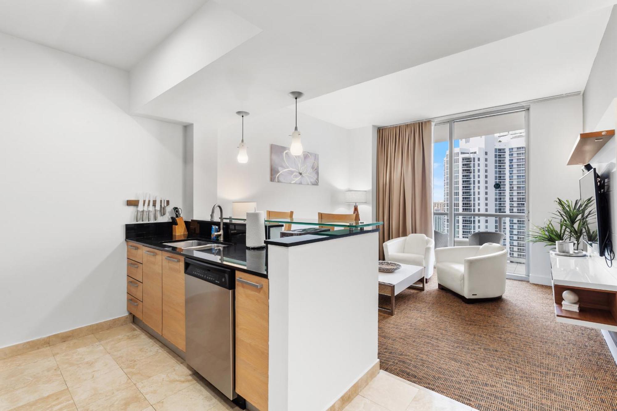 Above It All - A Luxurious Penthouse With High Ceilings Sunny Isles Beach Εξωτερικό φωτογραφία