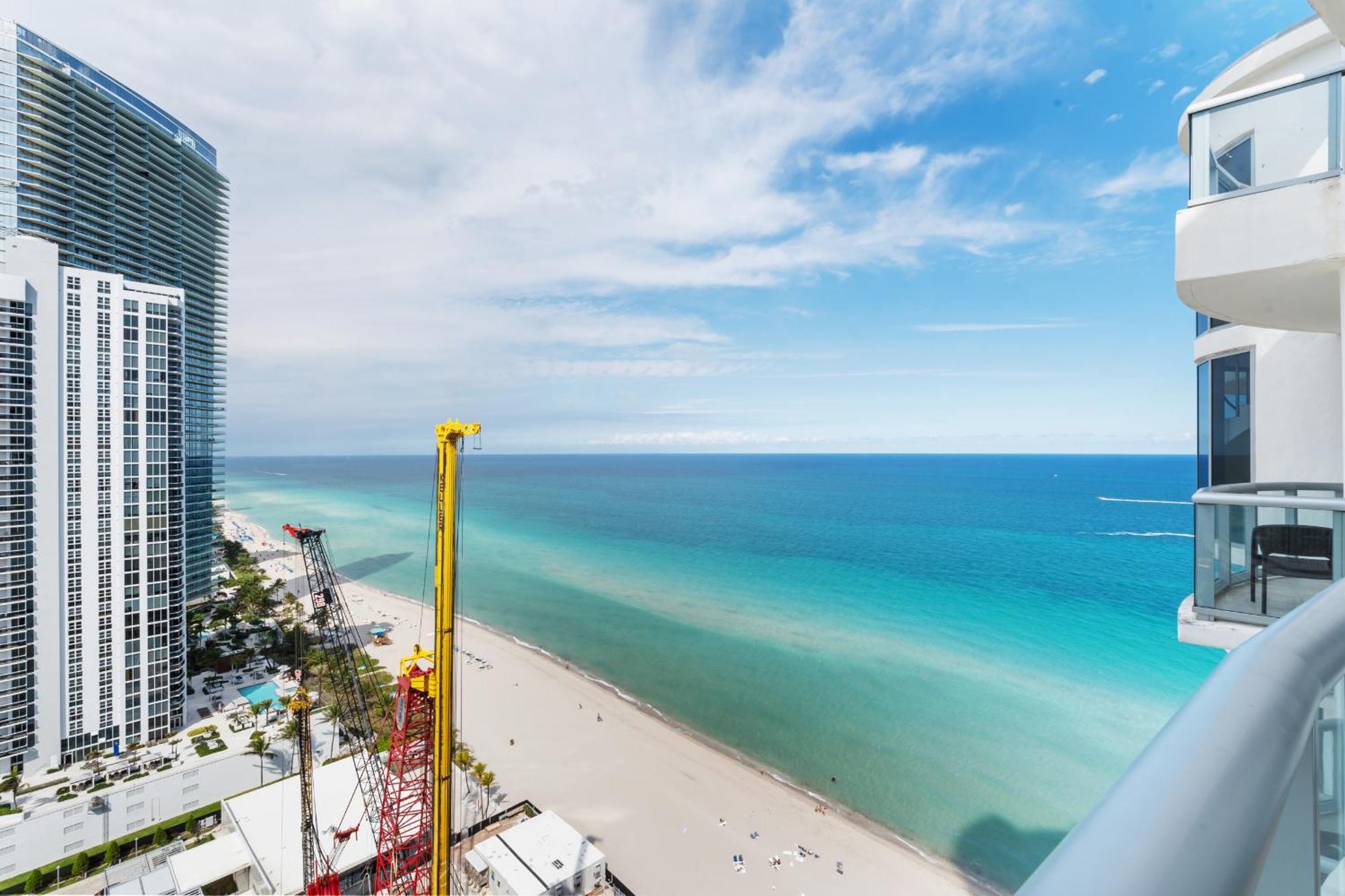 Above It All - A Luxurious Penthouse With High Ceilings Sunny Isles Beach Εξωτερικό φωτογραφία