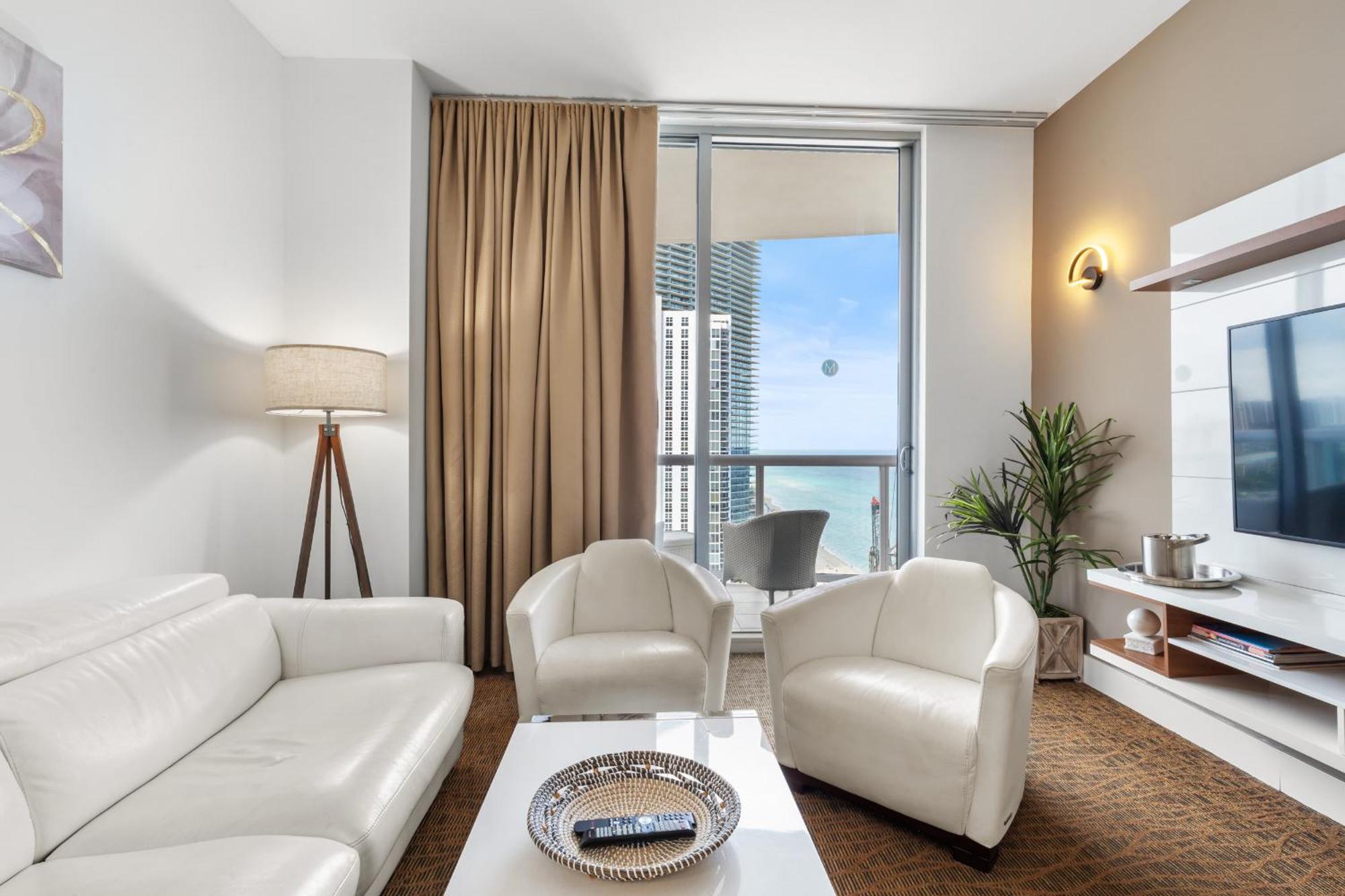 Above It All - A Luxurious Penthouse With High Ceilings Sunny Isles Beach Εξωτερικό φωτογραφία